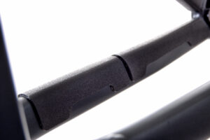 Mde 2020 Born in the Alps Damper black chain protection detail