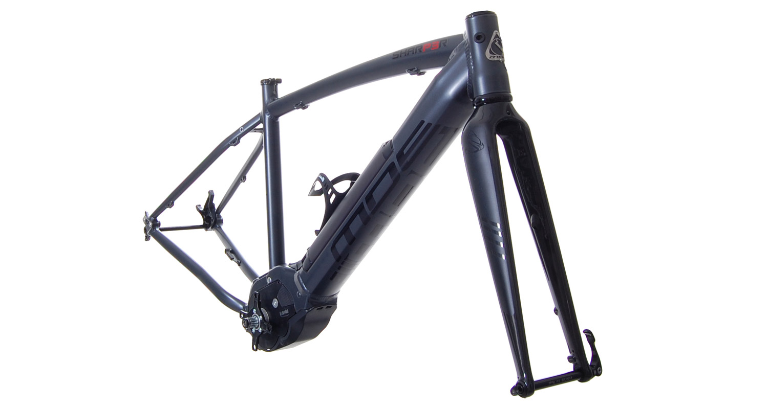 Mde 2020 Born in the Alps Sharp3r eGravel eTouring black 3/4 front side