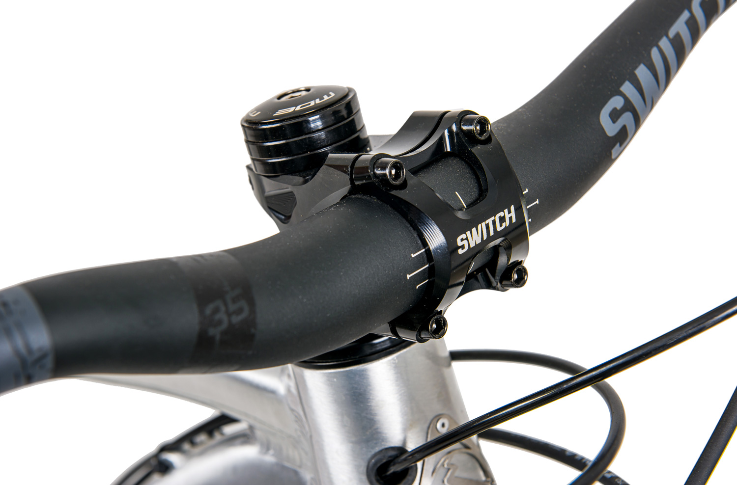 Mde 2022 Born in the Alps Damper 29 RR bike switch stem detail